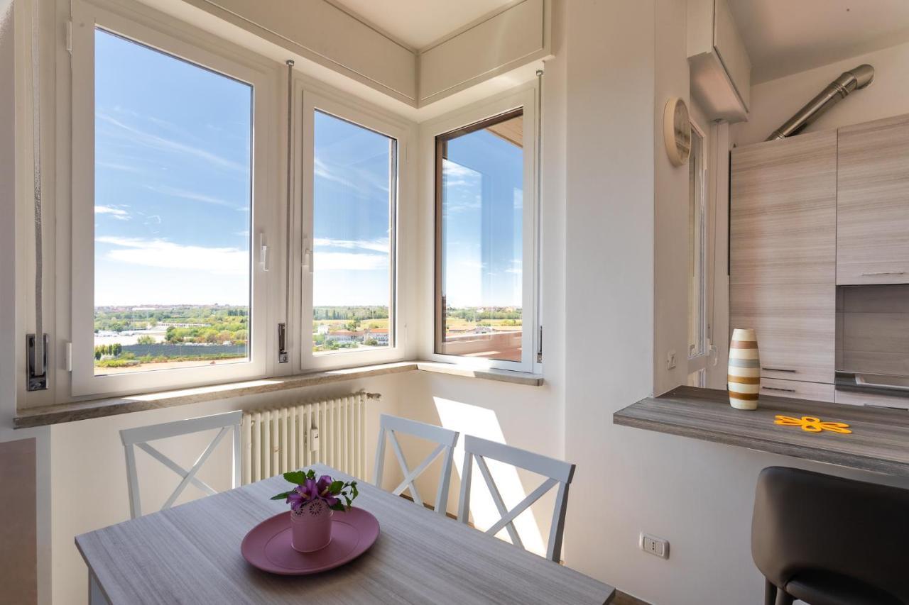 ヴェローナBorgo Milano Penthouse - With Parkingアパートメント エクステリア 写真